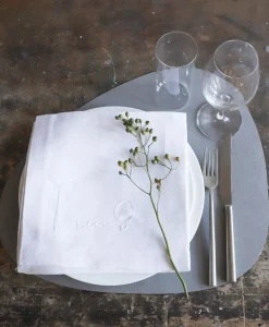 indradanush Tischwäsche|Servietten|Bestickte Leinenserviette Freund/Freundin/Friend