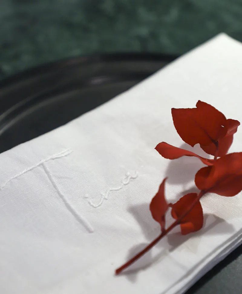 indradanush Tischwäsche|Servietten|Bestickte Leinenserviette personalisiert