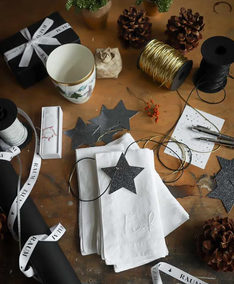 indradanush Tischwäsche|Servietten|Bestickte Leinenserviette personalisiert