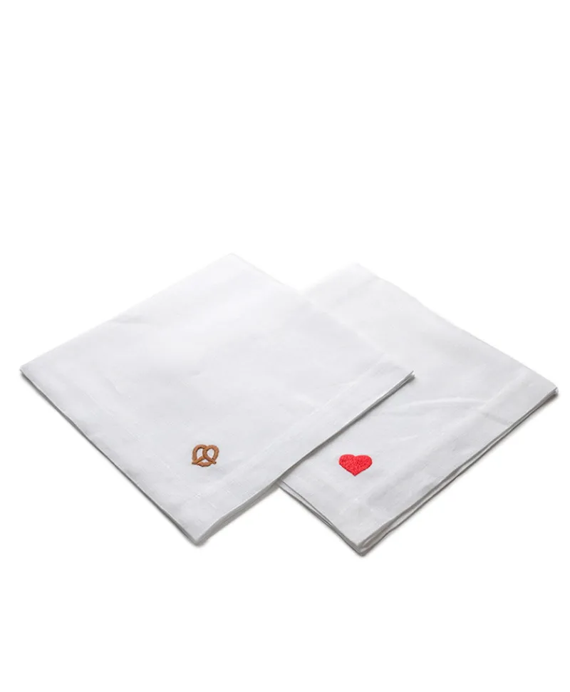 indradanush Shop The Look - Brotzeit|Servietten|Besticktes Leinenservietten-Set "Brezel & Herz"