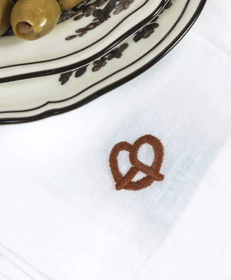 indradanush Shop The Look - Brotzeit|Servietten|Besticktes Leinenservietten-Set "Brezel & Herz"