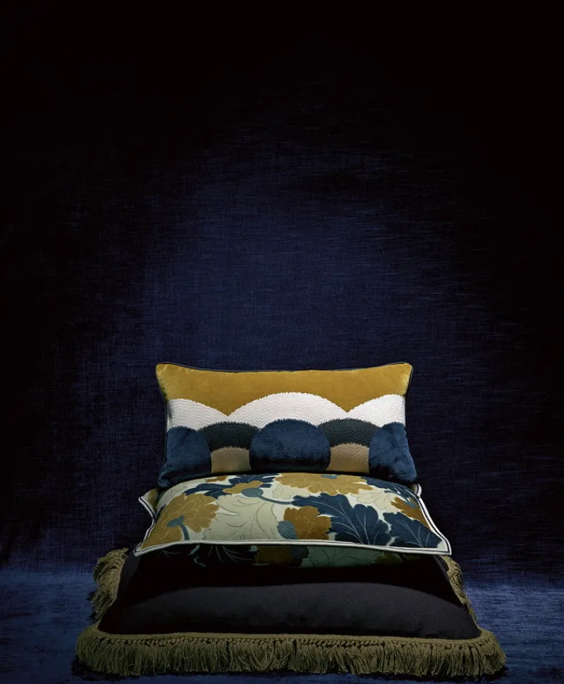 u00c9litis Kissen|Besticktes Samtkissen Celestine